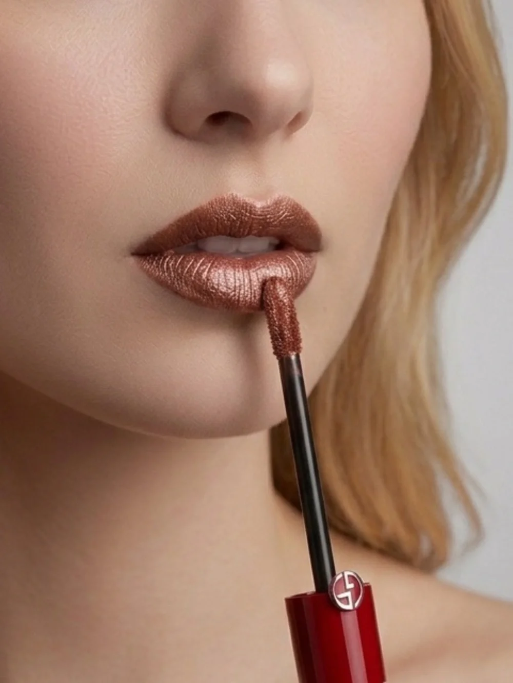 Armani Lip Maestro Velvet 532 Glow: Transitional Rose Nude to Coppery Rose Gold - Picture 5 of 8